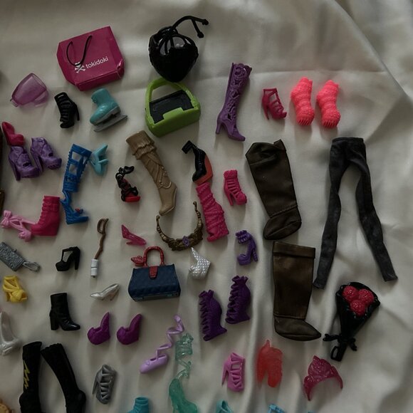 Barbie Shoes and Accessories - Over 125 pieces - Lot As Is - Picture 8 of 12